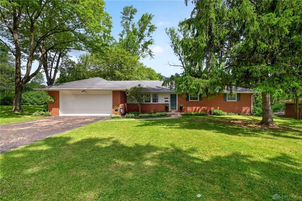 4200 Sugarcreek Drive, Bellbrook, OH 45305 Main Photo