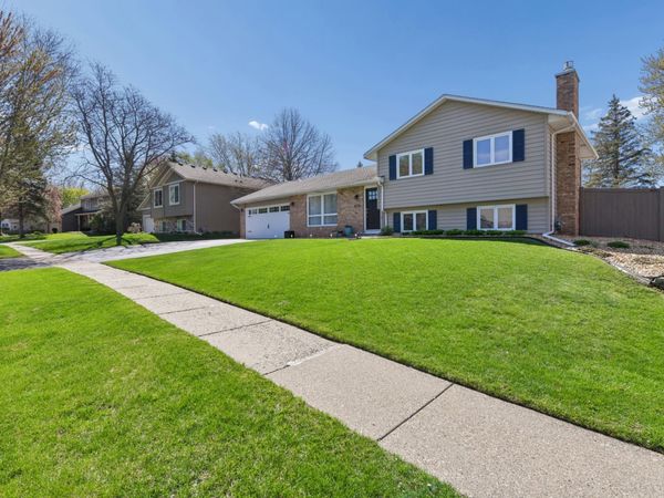 4770 142 nd Street W, Apple Valley, MN 55124
