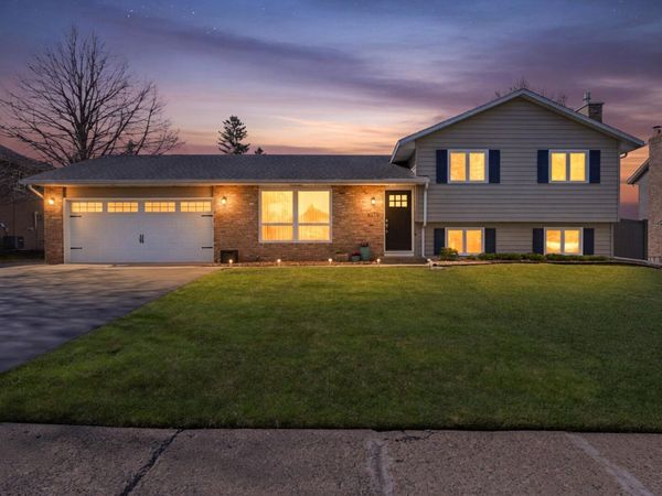 4770 142 nd Street W, Apple Valley, MN 55124