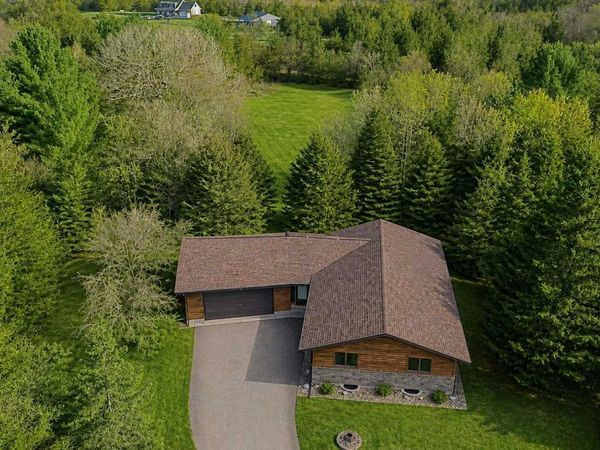 1072 Buck Ridge, Hudson, WI 54016