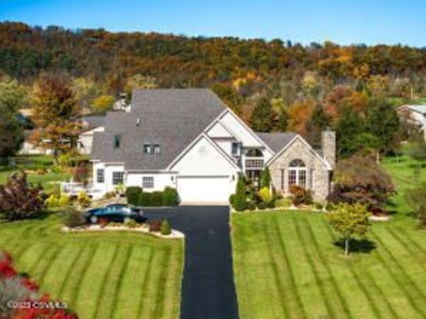 9 CIRCLE VIEW Drive, Elysburg, PA 17824