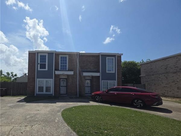 6910 BUNKERHILL Road , New Orleans, LA 70127