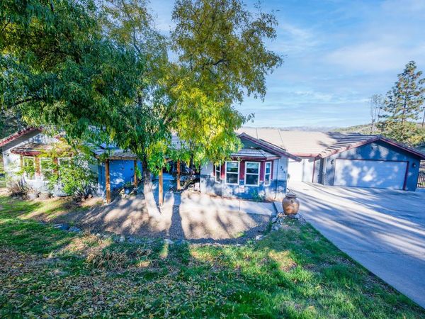242 Montgomery Dr, Mokelumne Hill, CA 95245