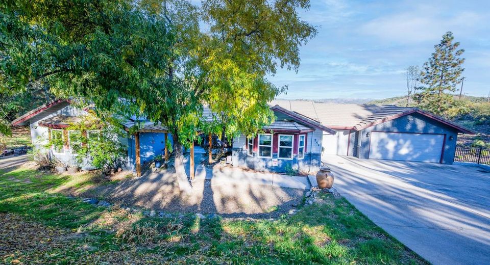 242 Montgomery Dr, Mokelumne Hill, CA 95245 Photo