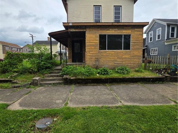 804 Broadway Avenue , Wellsville, OH 43968