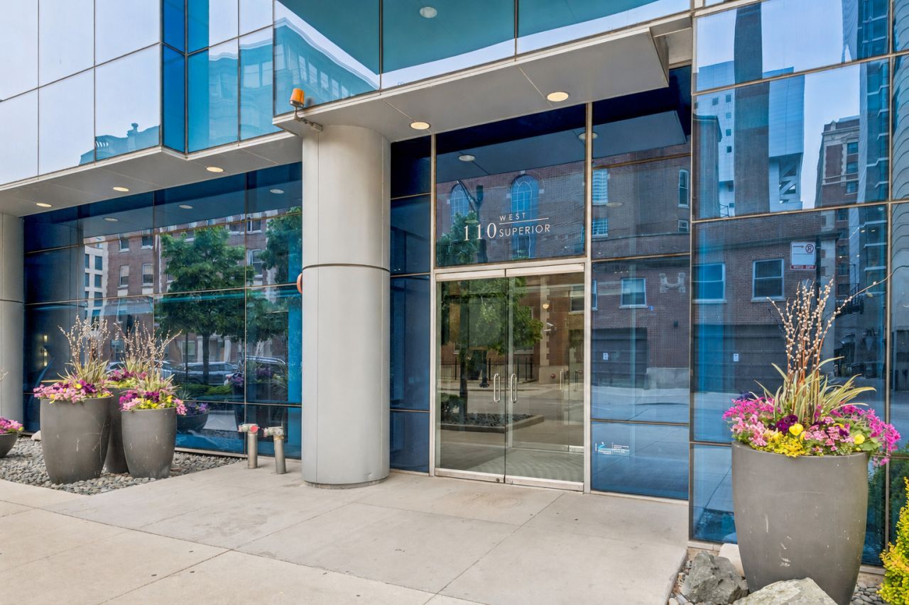 110 W Superior Street, Unit 1502, Chicago, IL 60654 Main Photo
