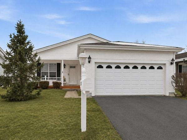 54 Rocking Horse Lane , Grayslake, IL 60030