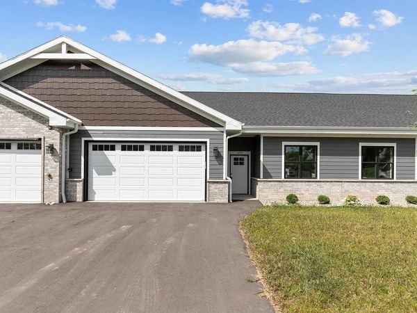3026 COMMUNITY WAY, Menasha, WI 54952