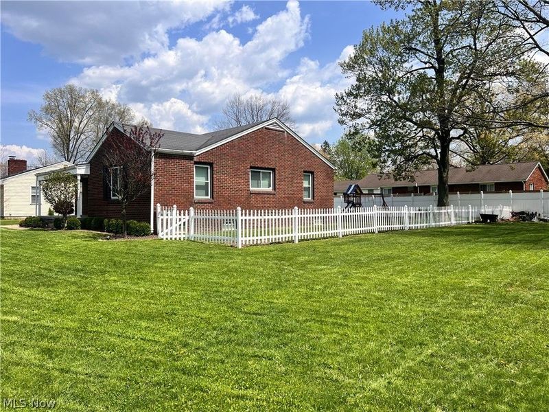 4047 Cascade Drive, Youngstown, OH 44511 Photo 3