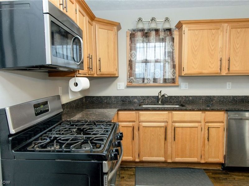 543 6th Street, Fairport Harbor, OH 44077 Photo 10