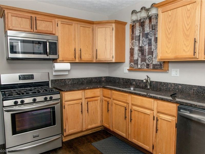543 6th Street, Fairport Harbor, OH 44077 Photo 8