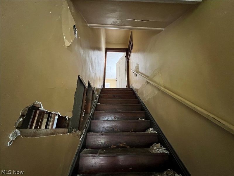 12305 Rexford Avenue , Cleveland, OH 44105 Photo 5
