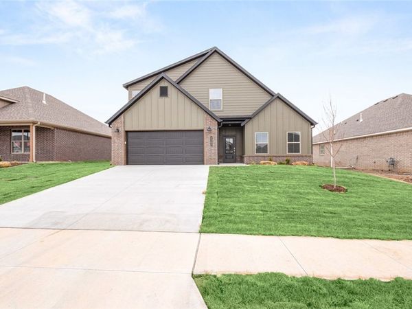 2303 N Presley Street , Siloam Springs, AR 72761
