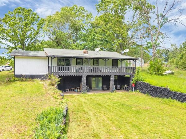 832 Madison 8965 Street, Huntsville, AR 72740
