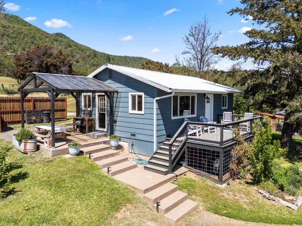 621 Sardine Creek Road, Gold Hill, OR 97525