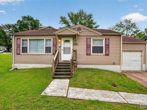 10428 Ashbrook Drive , St Louis, MO 63137