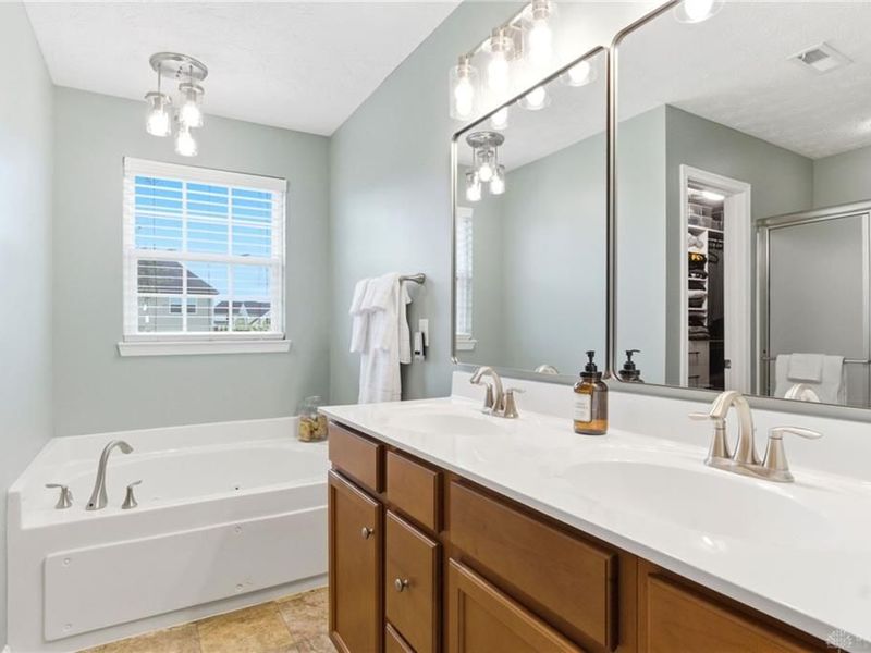 10215 Morgan Grey Court, Washington Township, OH 45458 Photo 29