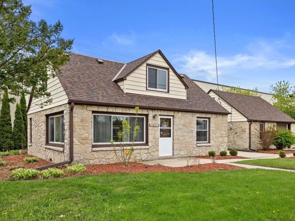 2001 Bender ROAD, Glendale, WI 53209