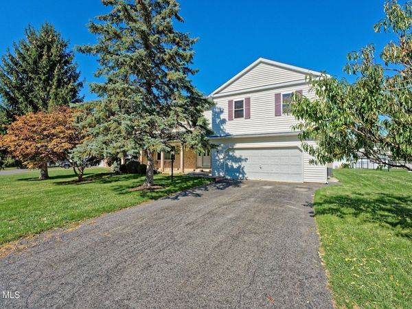 5 Shamrock Circle, Latham, NY 12110