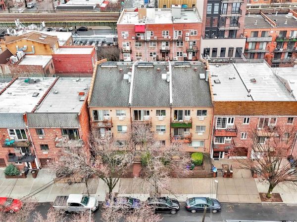 3115 30th Street , Astoria, NY 11106