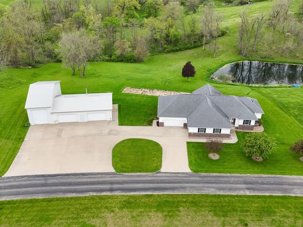 3386 64th Street , Palo, IA 52324