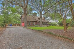 38 Crosscreek Drive photo 4