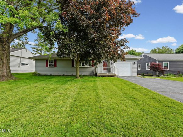 220 E Yates Avenue, Findlay, OH 45840