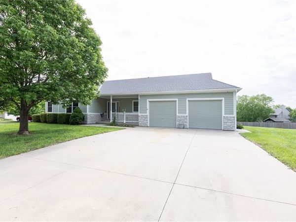 8601 Timber Trails Drive, De Soto, KS 66018