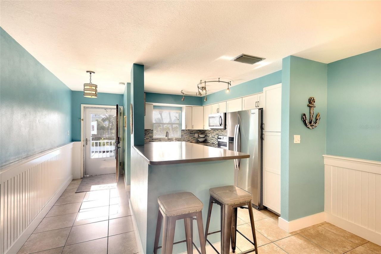 4307 Gulf Drive, Unit 207, Holmes Beach, FL 34217 Photo