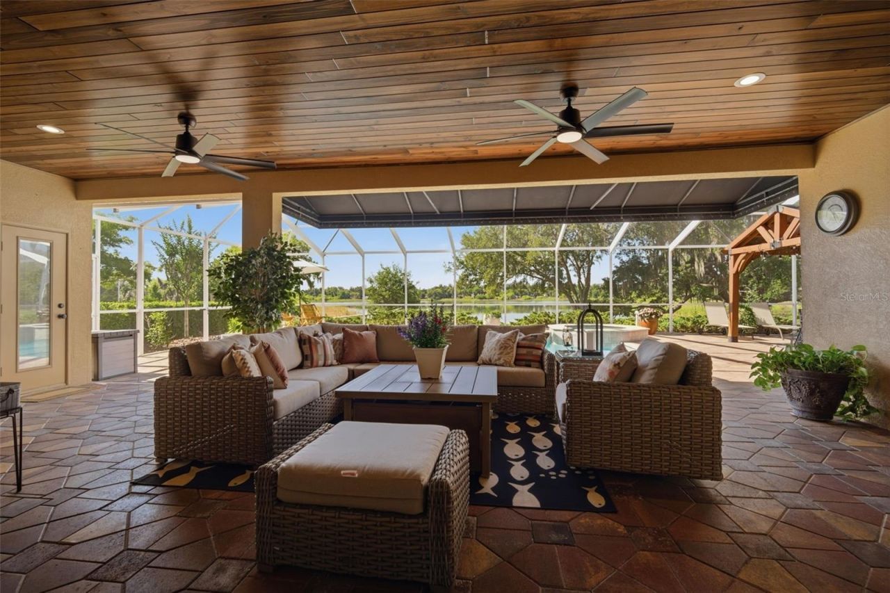 805 Hickory Fork Drive, Seffner, FL 33584 Photo