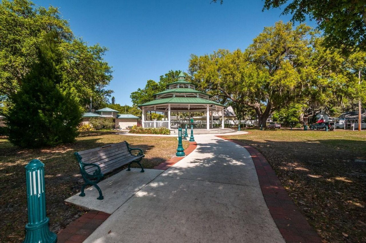 1802 Oak Ridge Road , Safety Harbor, FL 34695 Photo
