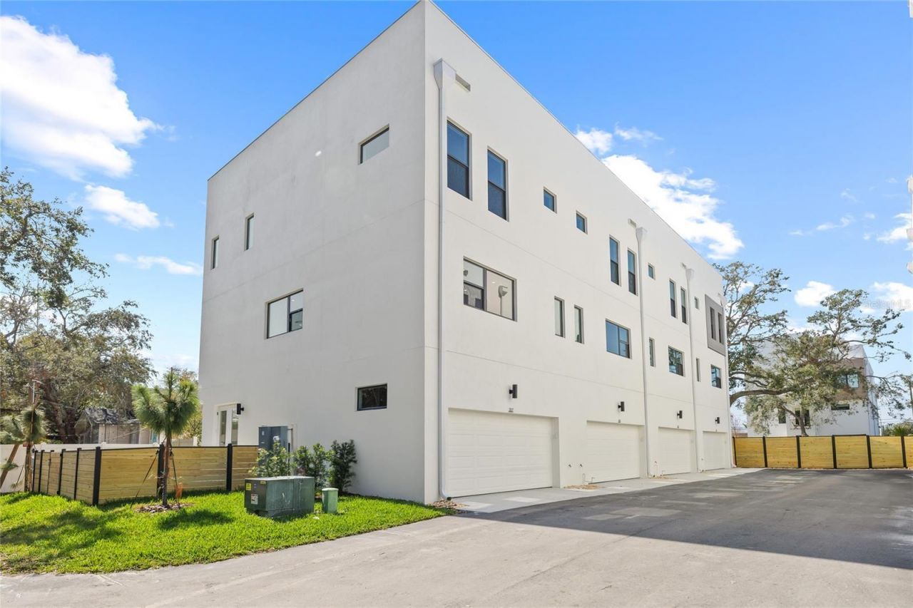 301 15th Street N, Saint Petersburg, FL 33705 Photo