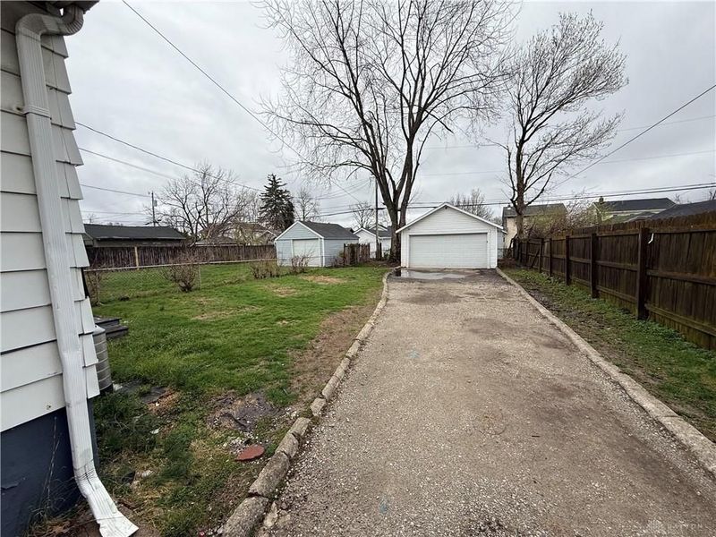 2122 S Smithville Road, Dayton, OH 45420 Photo 4