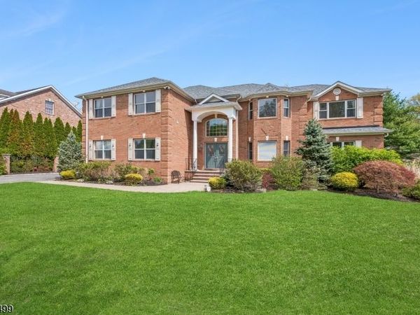 5 Francesca Ct, East Hanover, NJ 07936