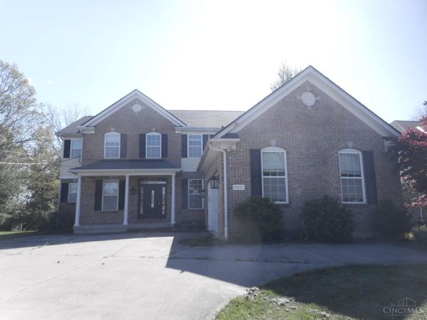 8452 Kenwood Rd, Sycamore Twp, OH 45236