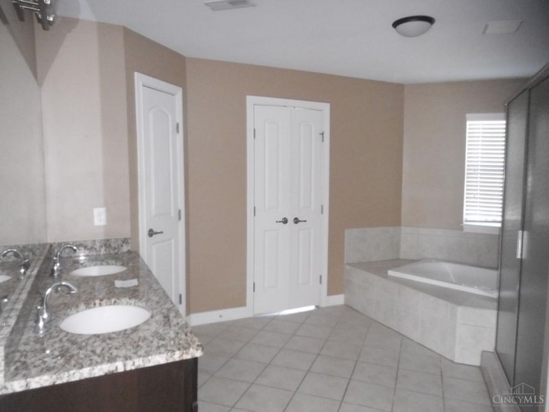8452 Kenwood Rd, Sycamore Township, OH 45236 Photo 18