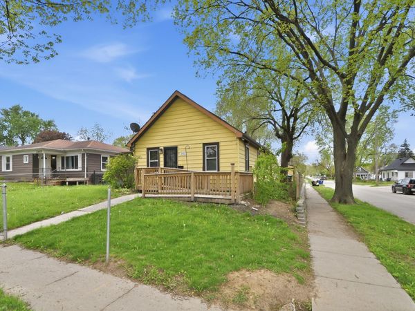 2401 Maple Street, Des Moines, IA 50317