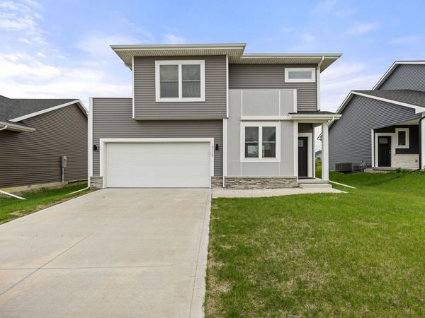15215 Deerview Drive, Urbandale, IA 50323
