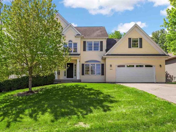 2002 Glen Oaks Rdg, Coralville, IA 52241