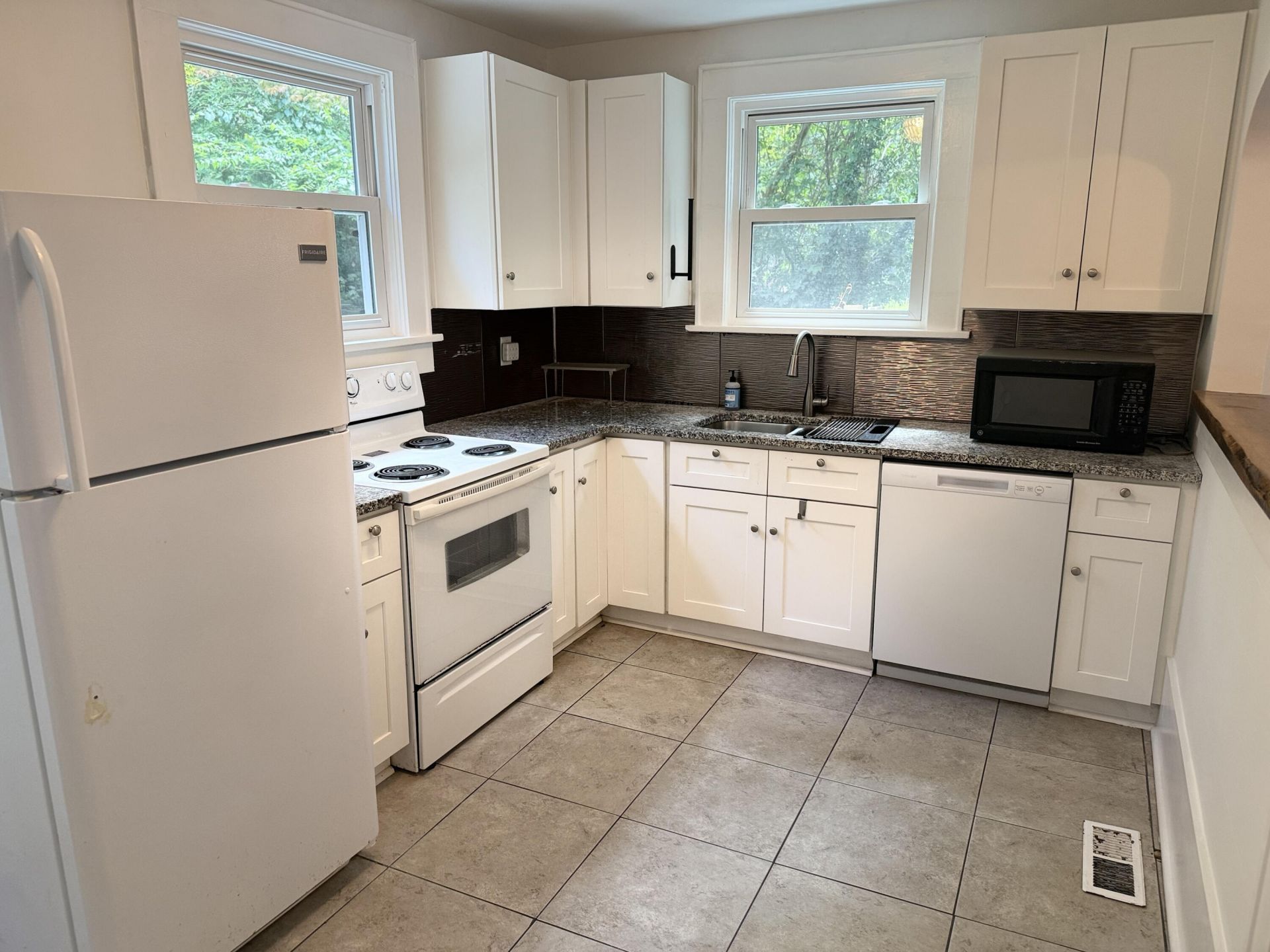 58 Avondale Avenue Photo 10