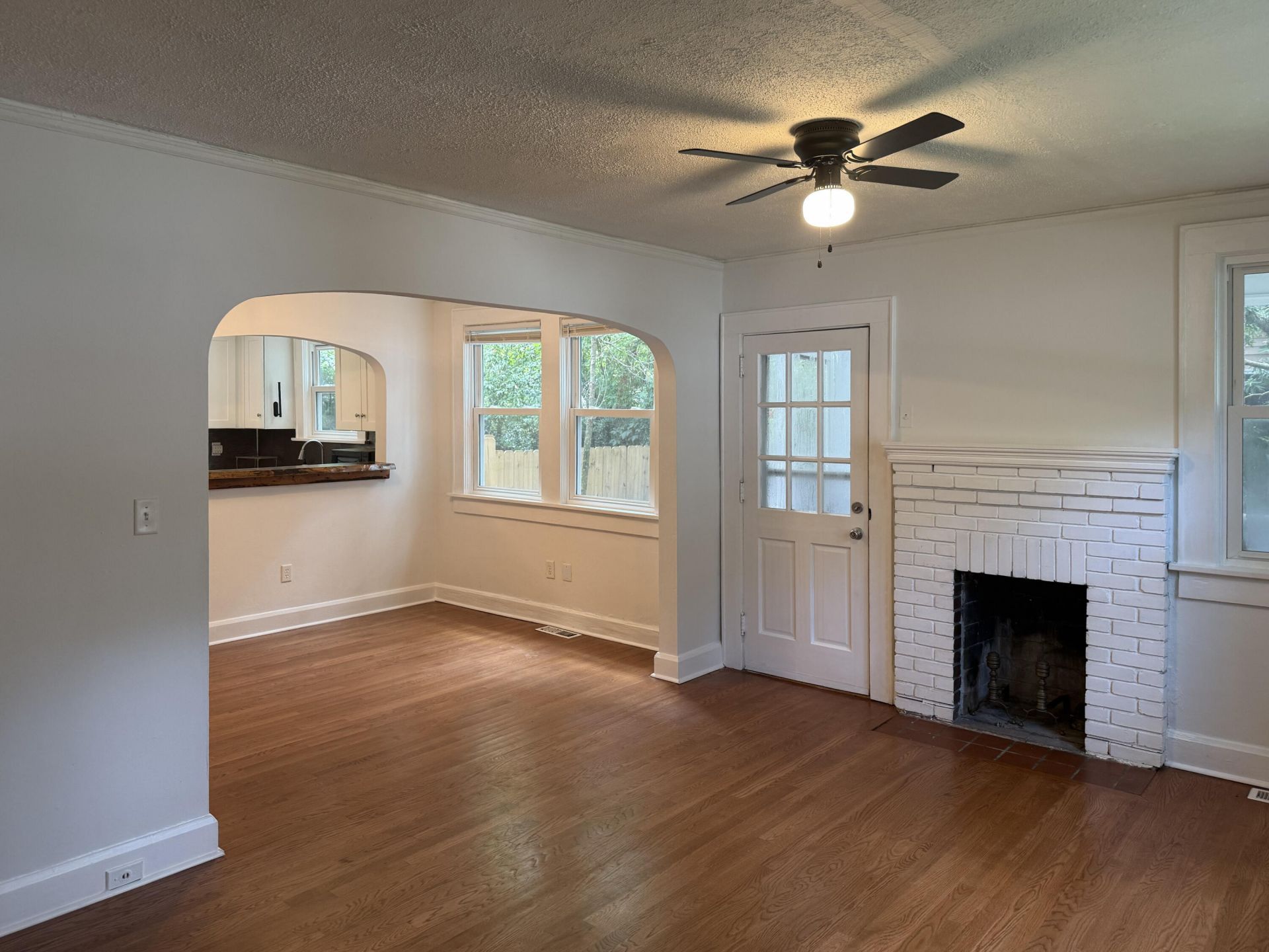 58 Avondale Avenue Photo 6