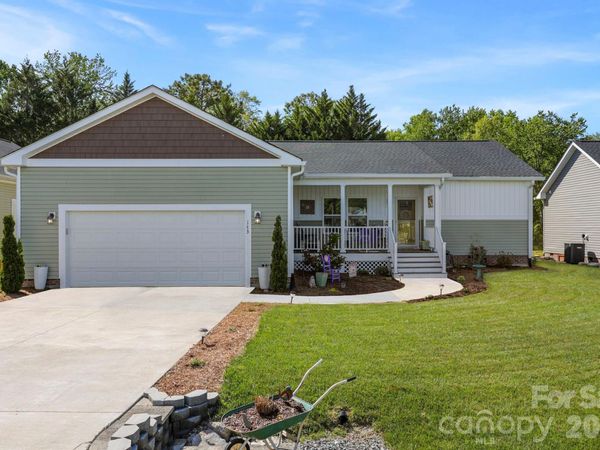 143 Beechnut Drive, Hendersonville, NC 28739