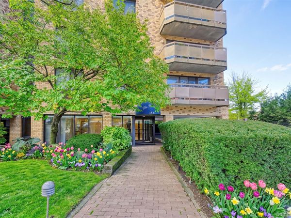141 Great Neck Road , Unit 2G, Great Neck, NY 11021
