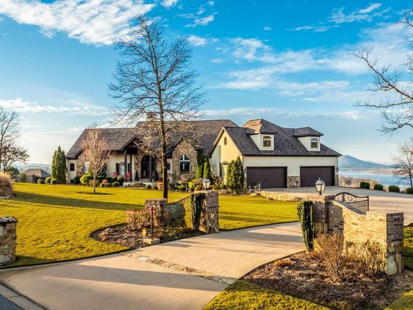 15716 Summit View Lane, North Little Rock, AR 72113