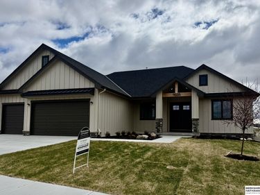 11035 S 220th Street , Gretna, NE 68028