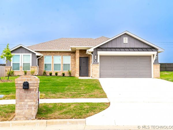 2502 W Center Street , Collinsville, OK 74021