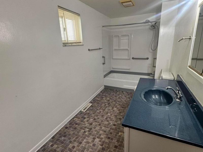430 W Mulberry Street , Lancaster, OH 43130 Photo 6