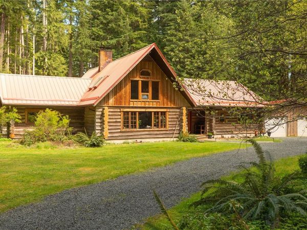 9025 Gilgan St, Honeymoon Bay, BC V0R 3E1