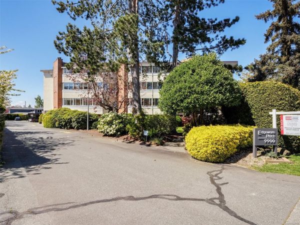 9900 Fifth St , Unit 301, Sidney, BC V8L 2X3