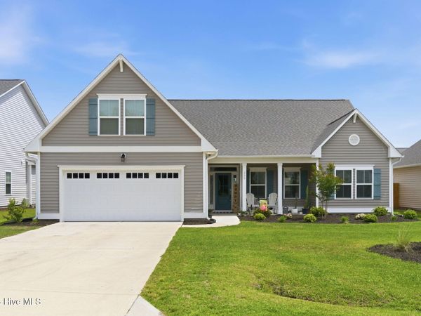 305 W Weatherbee Way, Hampstead, NC 28443